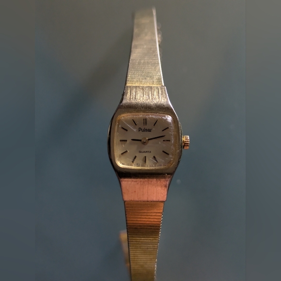 Vintage Pulsar V232-5540 Gold Tone Women’s Watch 5,75" New Battery - Picture 3 of 10